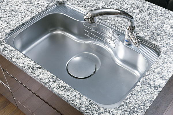 Kitchen.  [Quiet sink] Sink has become a quiet specification to reduce the sound of the water at the time of flushed water was placed I sound and tableware (same specifications)