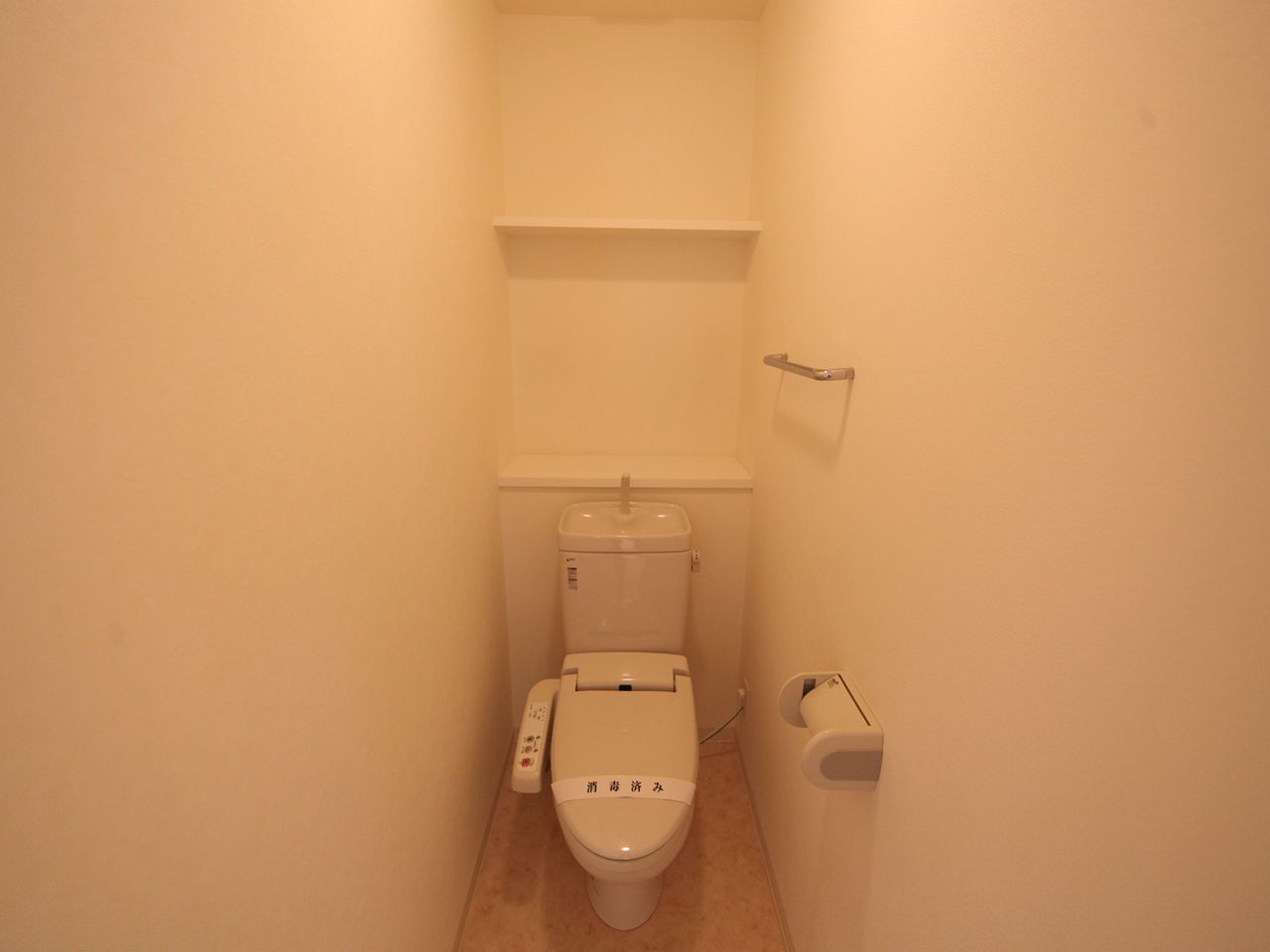 Toilet. Western-style toilet bus ・ Restroom Warm water washing heating toilet seat