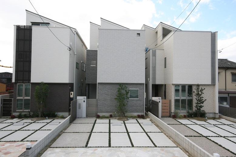 Local appearance photo. Simple modern appearance of the three-story of the ABC building sharp image.