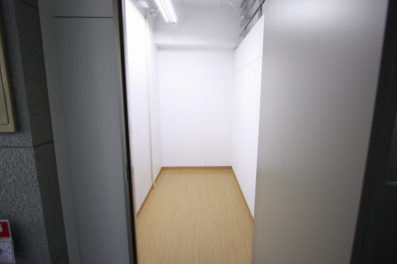 Other room space. It is a trunk room S-type.