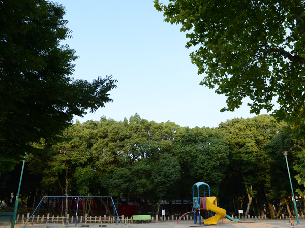 Maruyama Park (a 3-minute walk ・ About 220m)