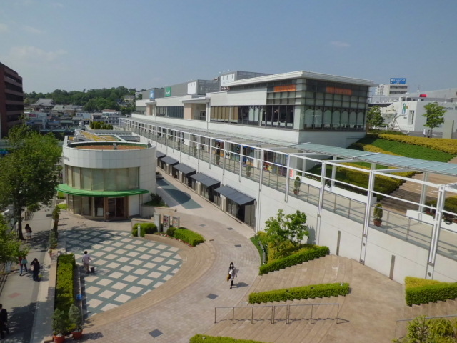 Shopping centre. Hoshigaoka 870m up to the terrace (shopping center)