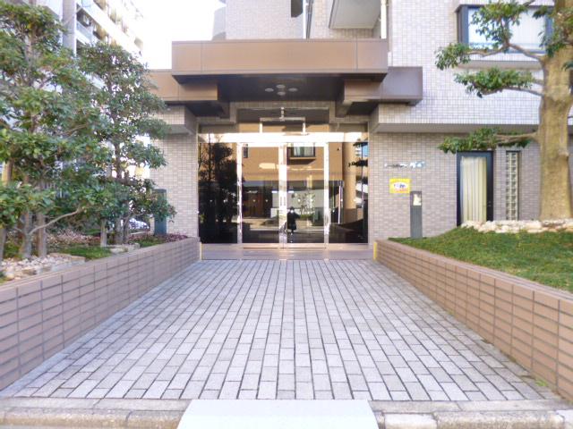 Entrance. Entrance with approach