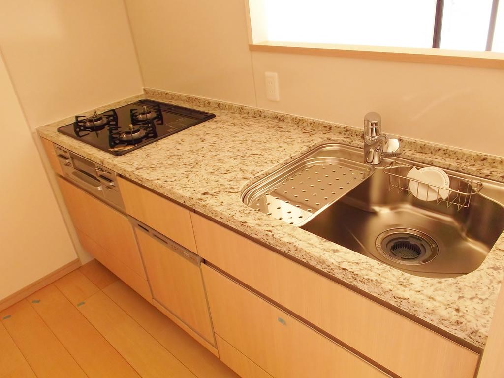 Kitchen.  ☆ 3-neck system kitchen (with dish washing machine) ☆