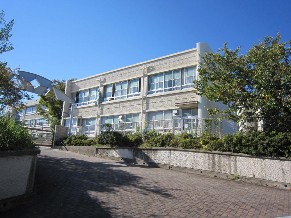 Primary school. 406m to Nagoya Municipal Jiyugaoka Elementary School