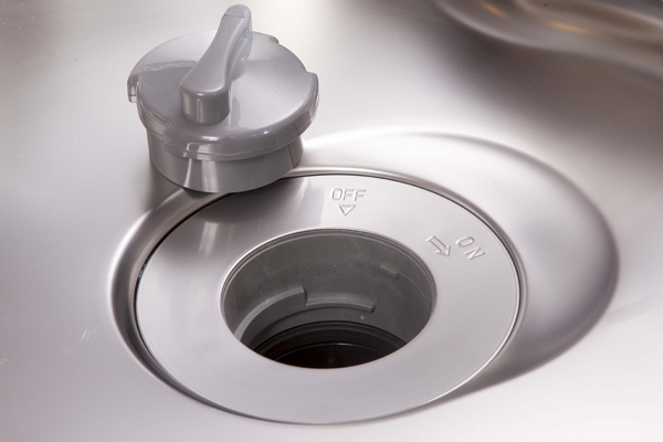 Kitchen.  [disposer] By pulverizing a raw garbage disposer, Degradation processes, and poured into the sewer at the bio of force. Without or muffled unpleasant odor, To achieve a hygienic and comfortable kitchen (same specifications)