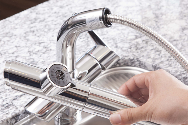 Kitchen.  [Water purifier with mixing faucet] Since the head is pulled out shower reach cleaning easy to every corner of the sink. Also provides water purification function to remove such as chlorine (same specifications)