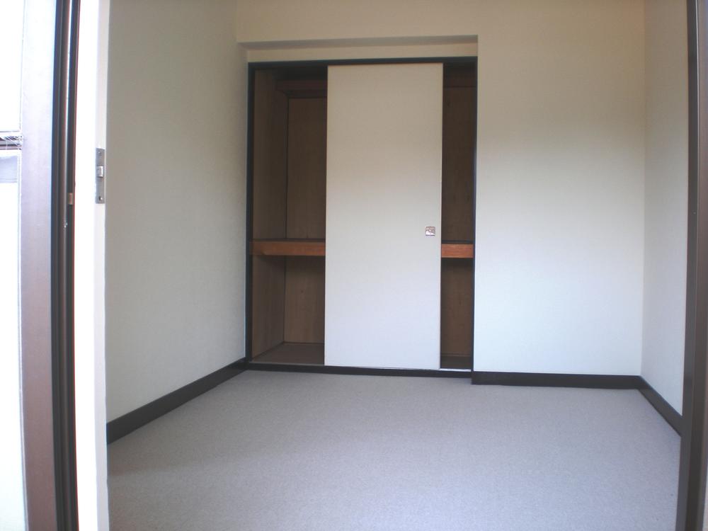 Non-living room. South Western-style about 5.5 Pledge