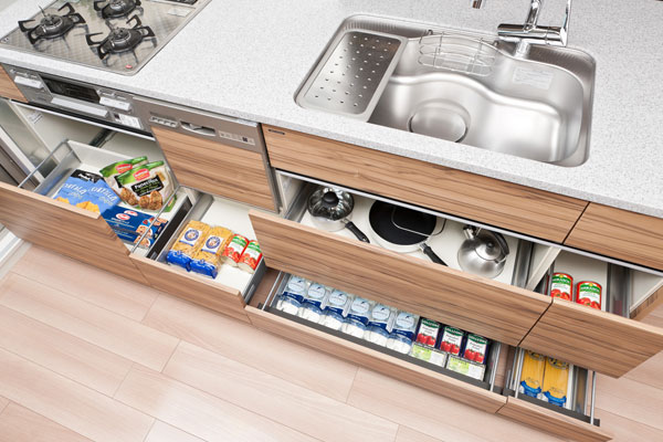 Kitchen.  [Sliding storage] Sliding storage to pull out each cabinet has been adopted. It is also useful in and out of the back of the storage product. Furthermore it closes in quiet with soft-close function (same specifications)