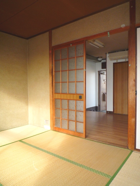 Living and room. Japanese-style room 6 Pledge