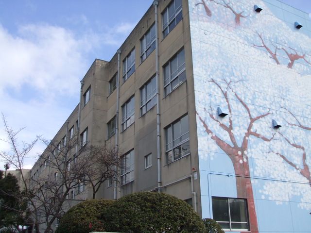 Primary school. 680m up to municipal Takami elementary school (elementary school)