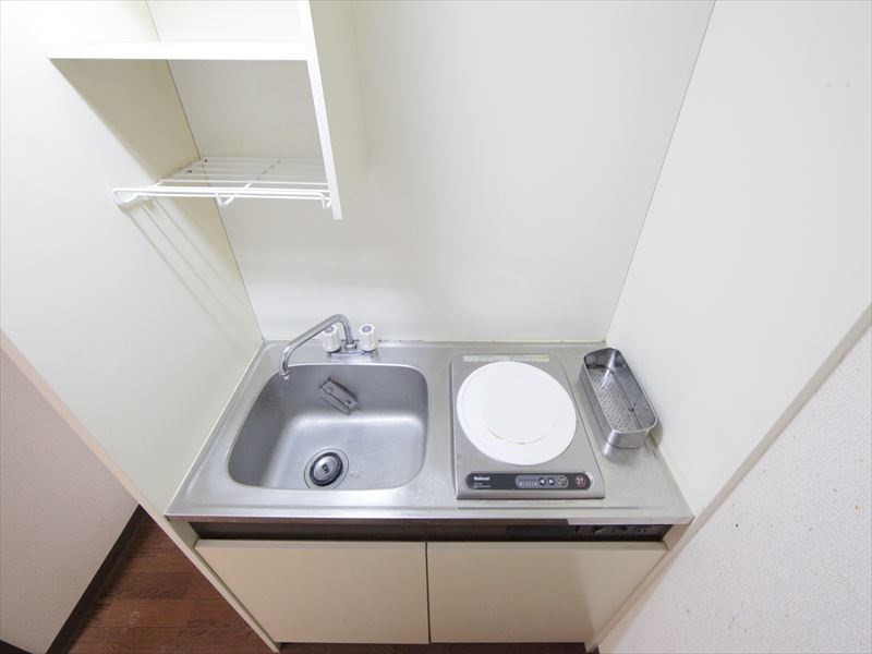 Kitchen. Kitchen (IH1-burner stove)