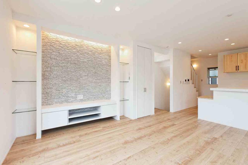 Living. Better to have a living room atmosphere of the TV board of indirect lighting design with tile.