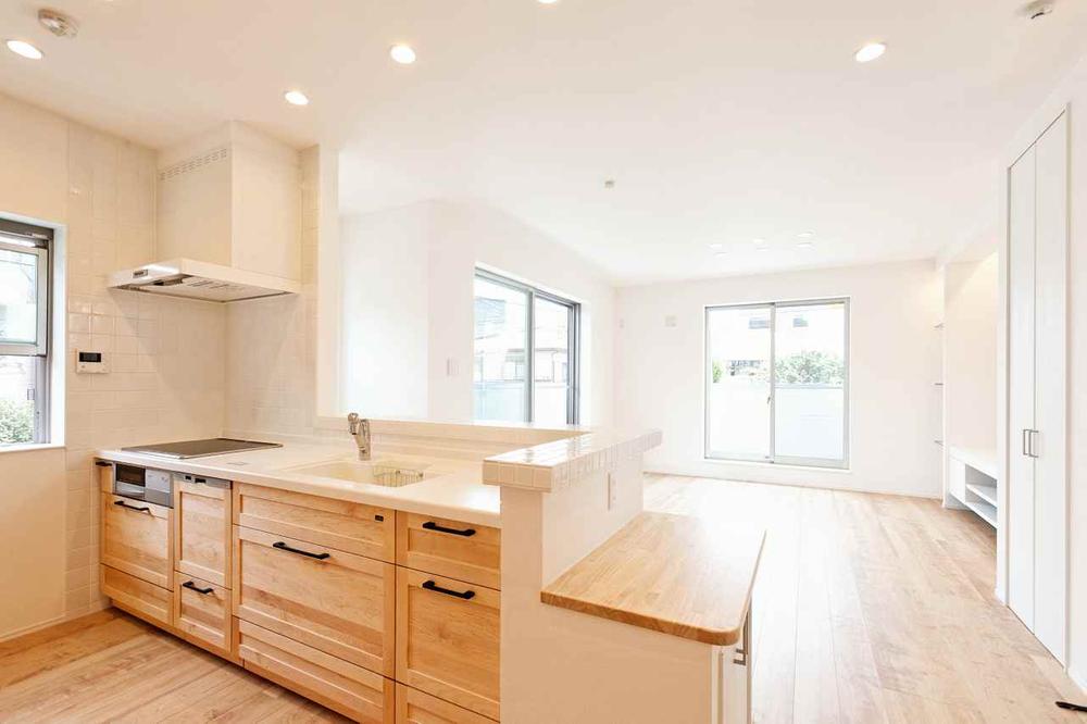 Kitchen. Family all of the fun will bulge in the wood kitchen and tiled counter with a strong presence, such as a cafe restaurant.