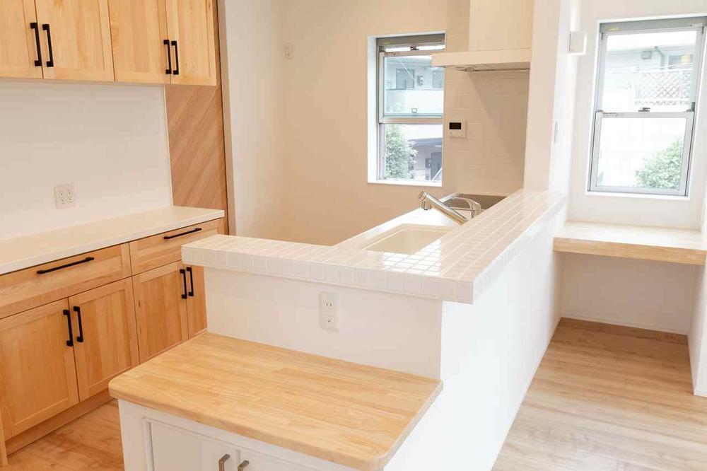 Same specifications photos (Other introspection). Stylish space living next to the counter to feel in touch with their families while in the important moments of the personal computer and hobbies.