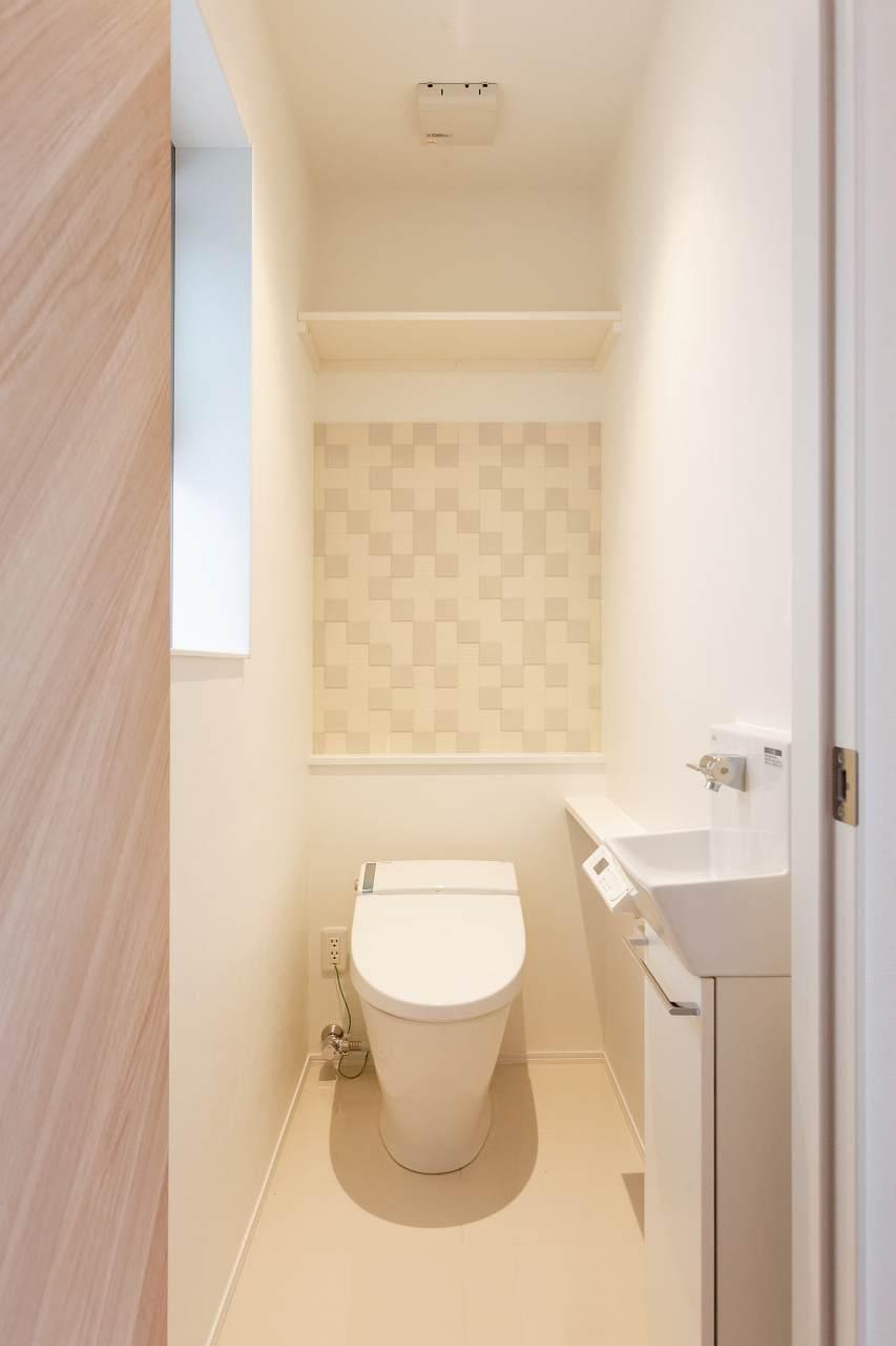 Toilet. Smart tankless toilet. Not only show a wide space, There is also a water-saving effect.