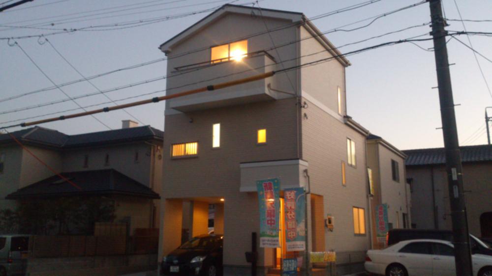 Local appearance photo. Appearance that lit the lights.