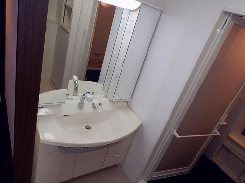 Wash basin, toilet. Vanity-wide mirror is happy