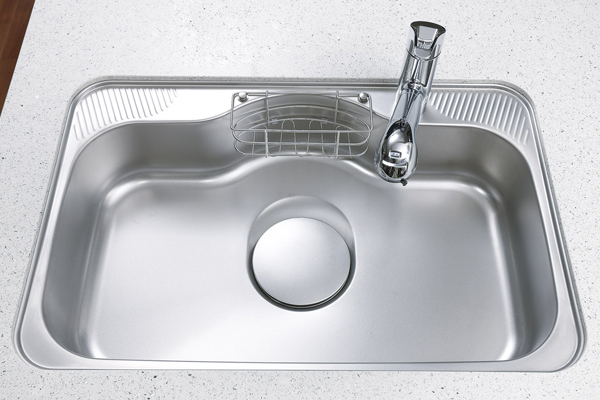Kitchen.  [Quiet wide sink] Such as easy to even wash utensils and large dishes because it imparted a depth in the center, Water is wide sink silent specification to suppress the I sound (same specifications)