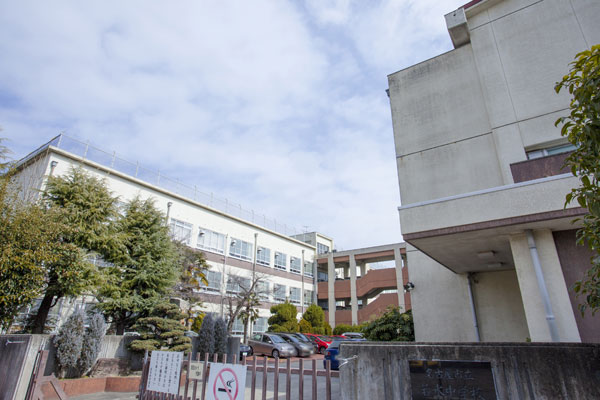 Surrounding environment. Wakamizu junior high school (11 minutes' walk ・ About 810m)