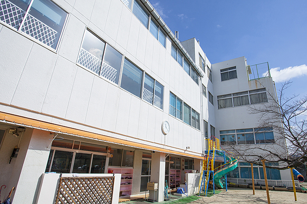 Surrounding environment. Ueno kindergarten (8-minute walk ・ About 580m)