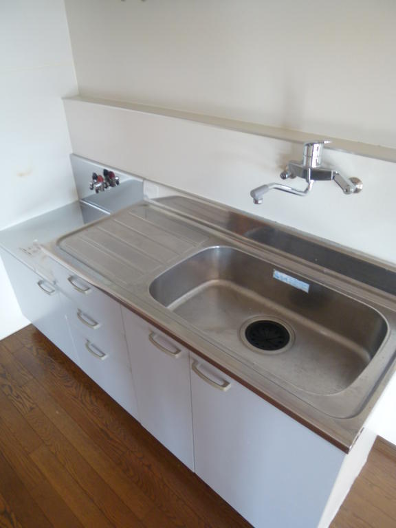 Kitchen. Two-burner stove installation Allowed