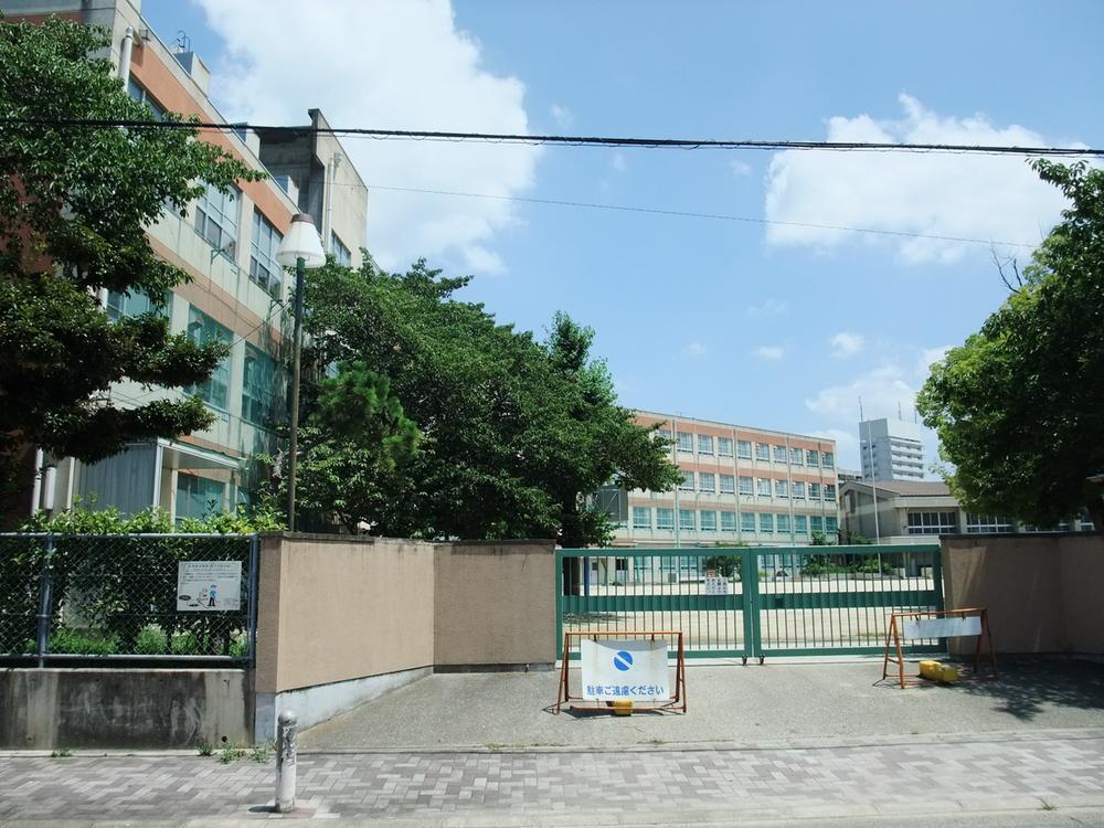 Primary school. Chigusa to elementary school 370m