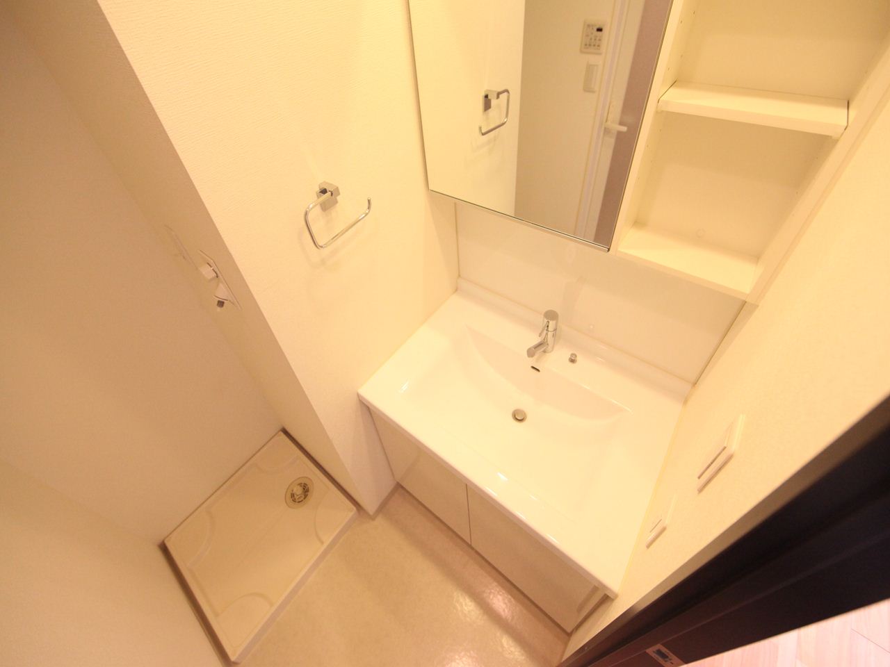 Washroom. Dressing room Independent wash basin can be prepared (shampoo dresser) washing machine