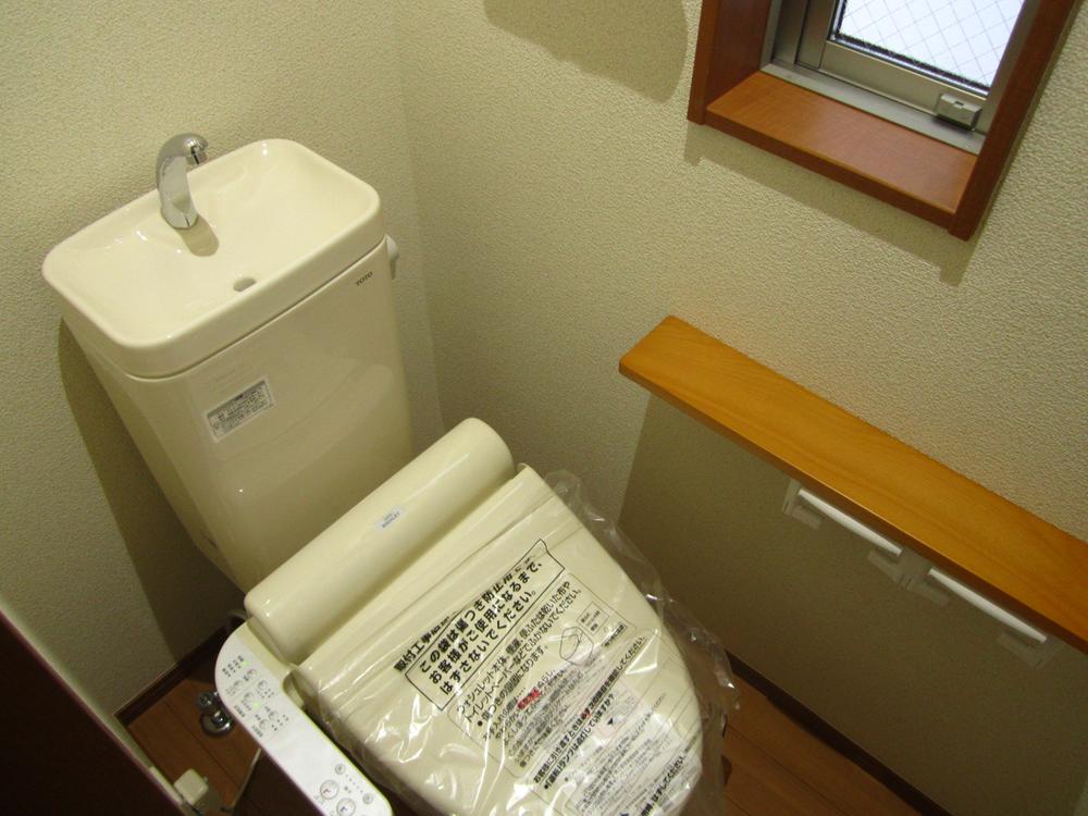 Toilet. 1 Building