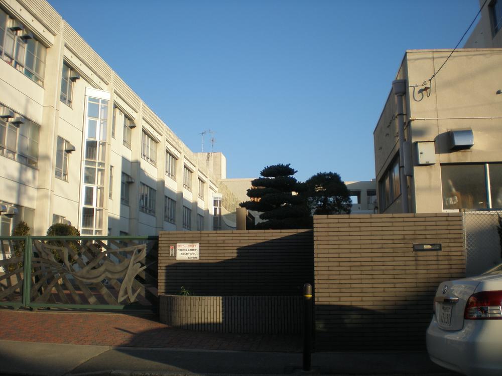 Junior high school. 805m to Nagoya Municipal Shiroyama Junior High School