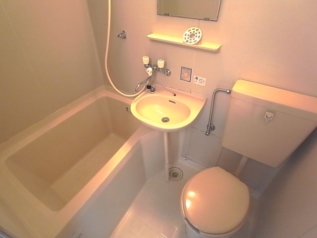 Bath. 3-point unit type with a basin