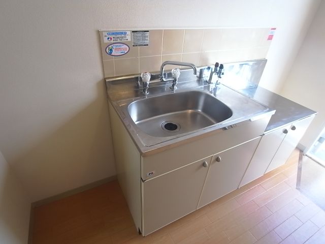 Kitchen. Also spacious space for the refrigerator