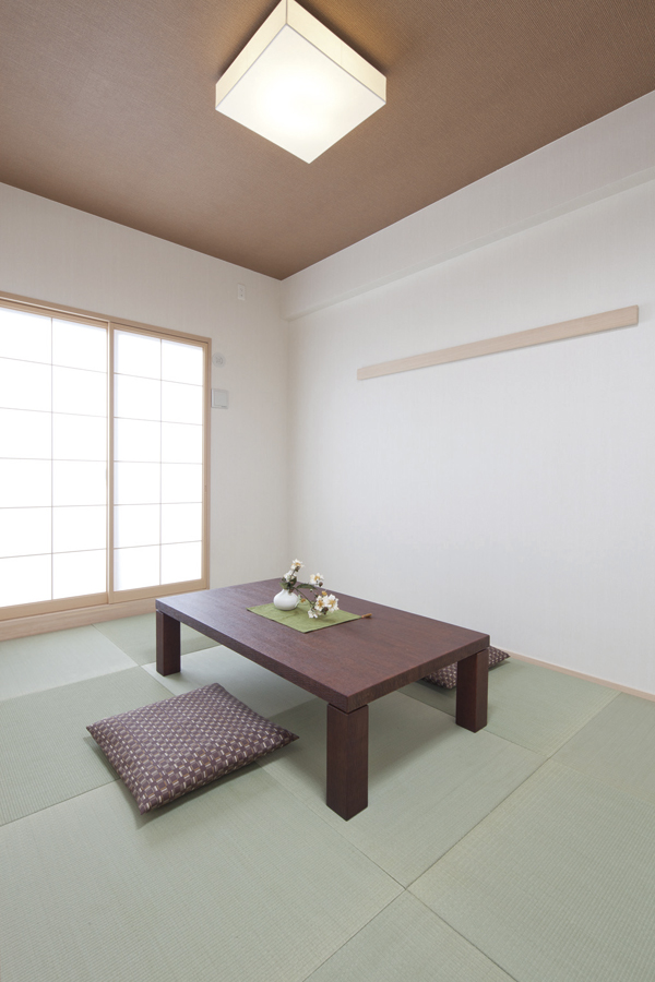 Interior.  [Japanese-style room] You are a variety of leverage, such as sudden visitor or when the play of children space (E1 type model room)