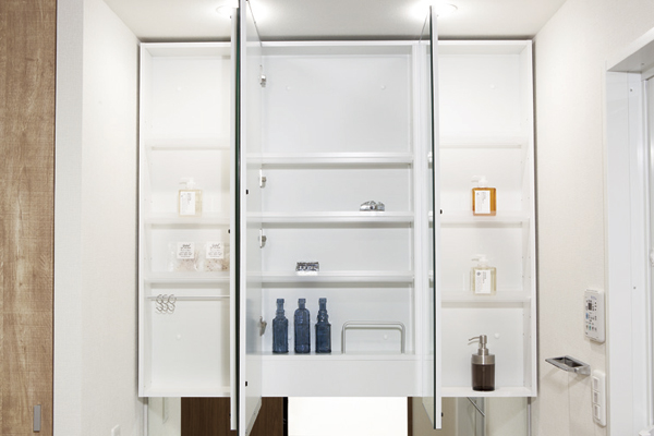 Bathing-wash room.  [Three-sided mirror back storage space] The back of the large triple mirror, Large capacity storage and accessories hook, Tissue bar is provided (same specifications)
