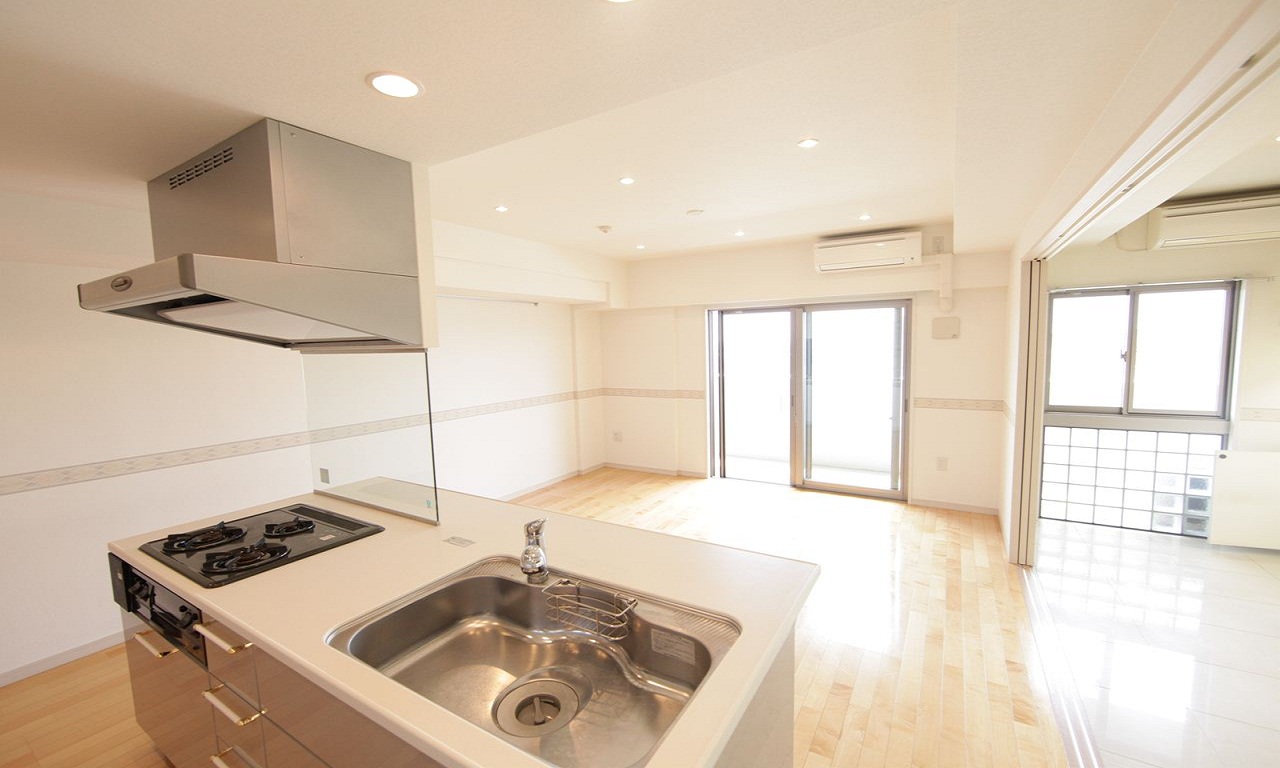 Living and room. Living 15 Pledge With floor heating Spacious and has. 