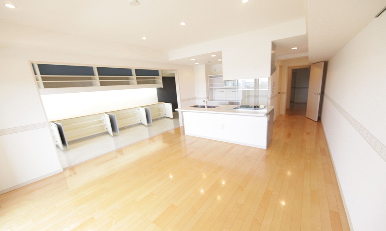 Living and room. Living 15 Pledge With floor heating Spacious and has. 