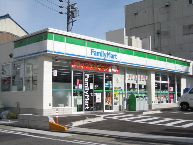 Convenience store. 280m to Family Mart (convenience store)