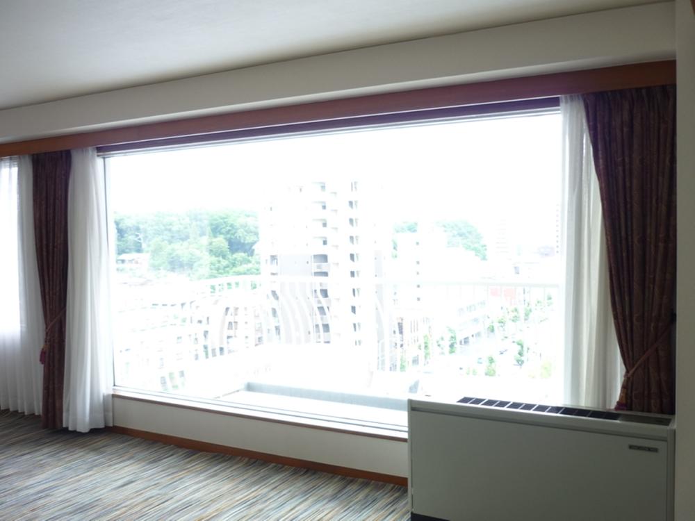 Living. Produce a sense of open large windows!