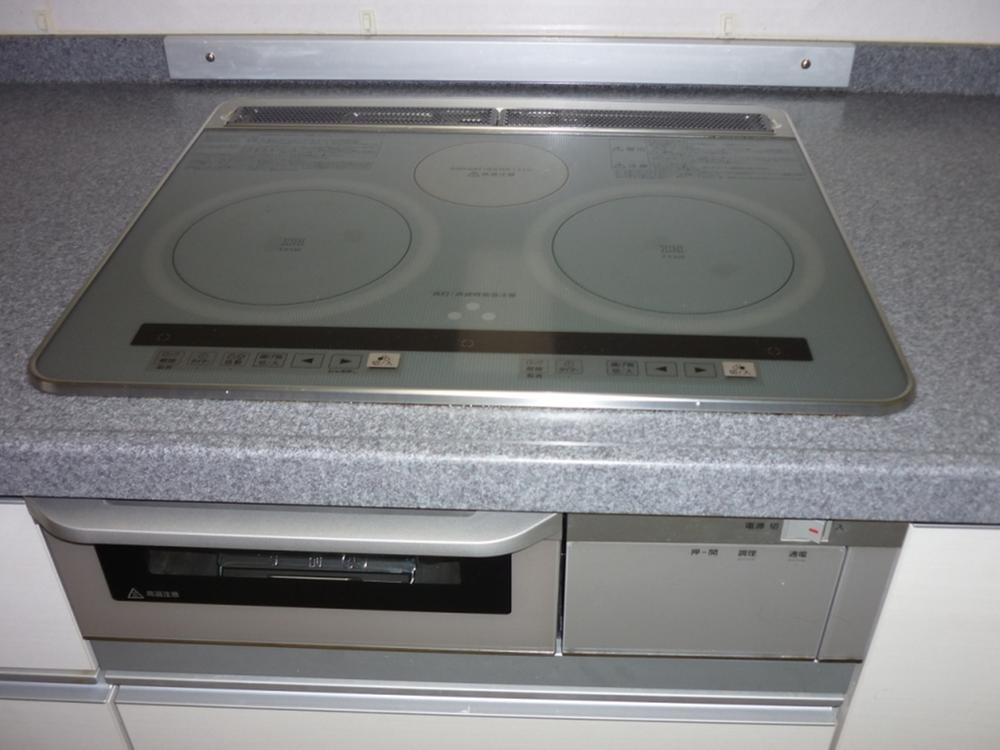 Kitchen. IH cooking heater installed 1