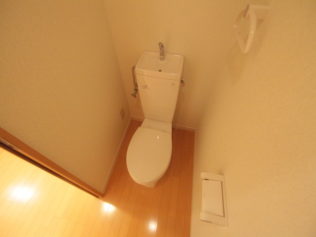 Toilet. bus ・ Restroom Warm water washing heating toilet seat mounting Allowed