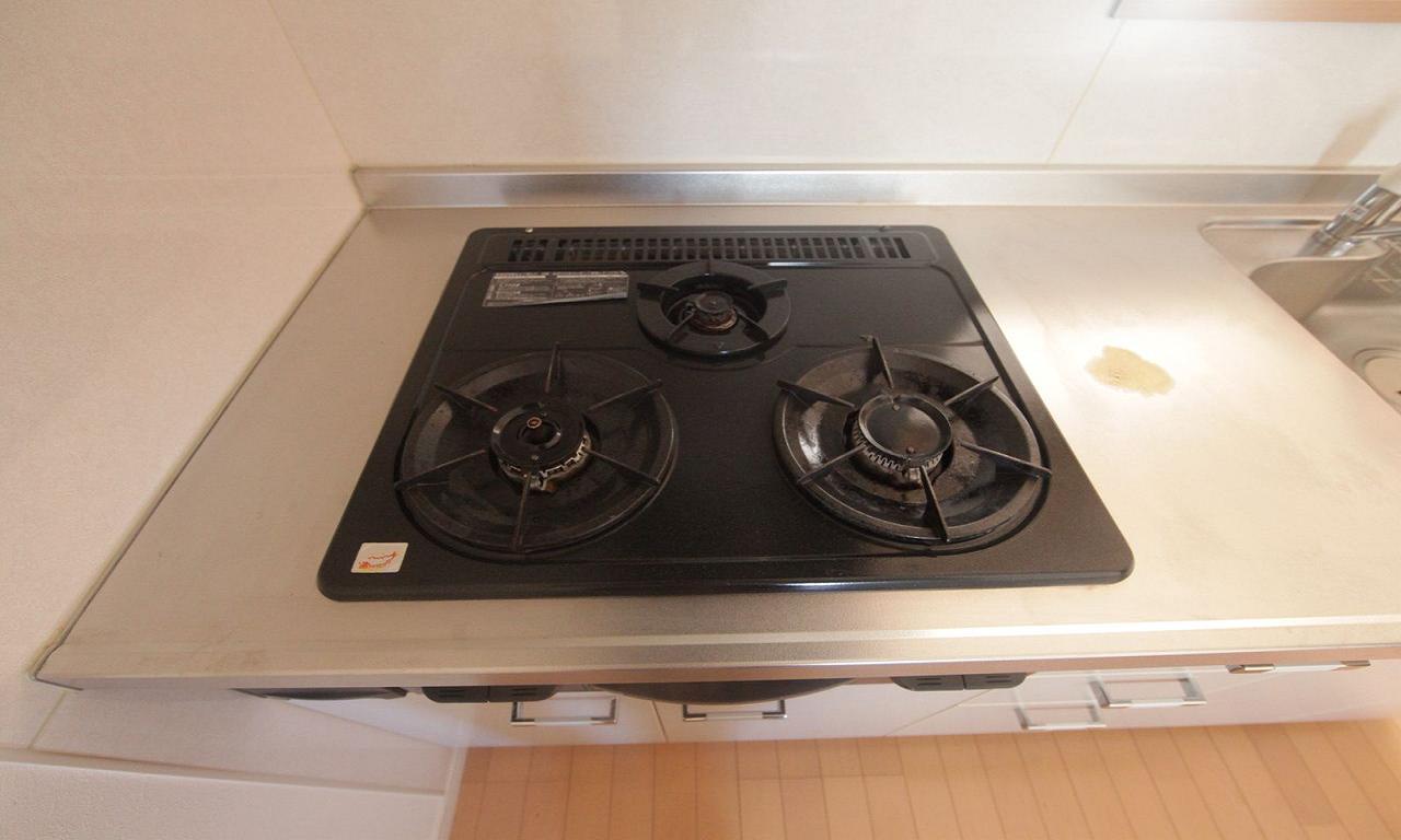 Kitchen. Counter Kitchen Gas stove 3-neck With grill