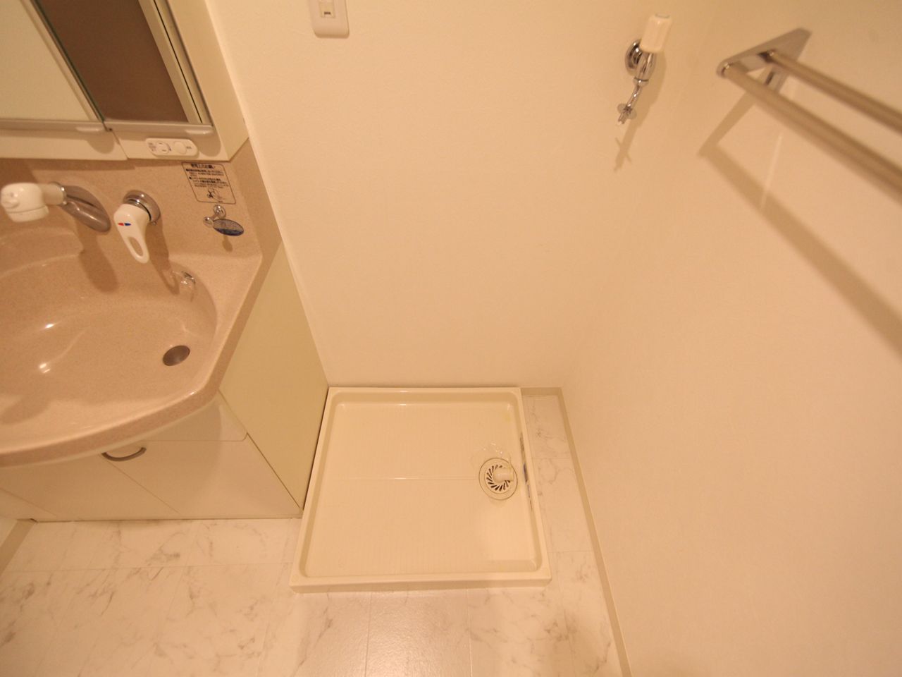 Other. Dressing room (washing machine inside the room with yard)