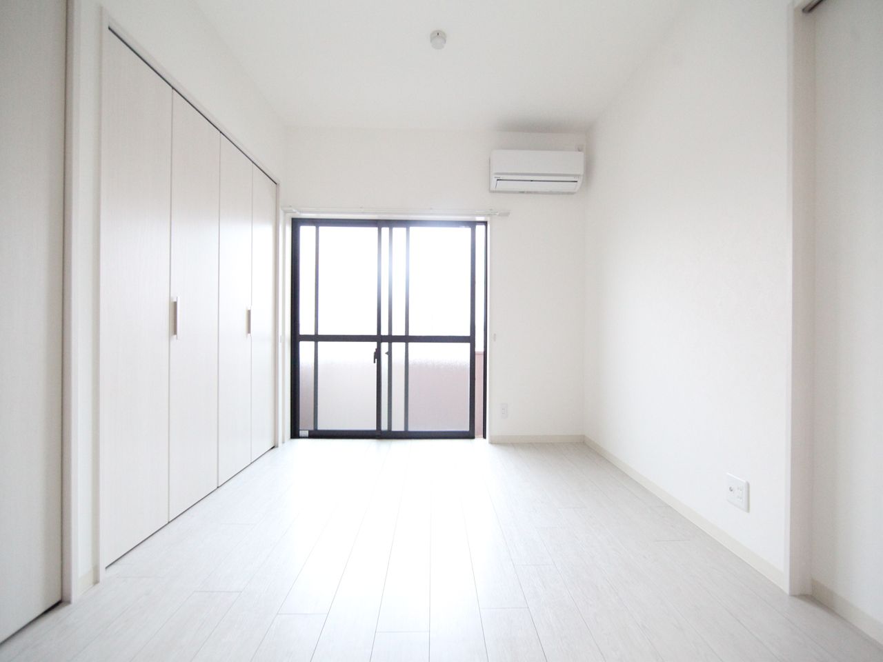 Other room space. Western-style 6 Pledge Closet and objects Irizuke (storage enhancement)