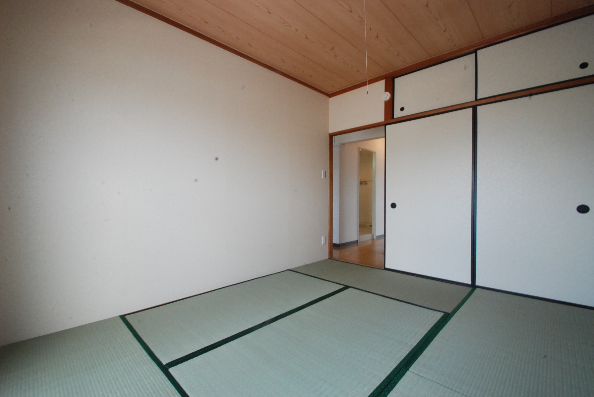 Living and room. It is a beautiful Japanese-style room. 