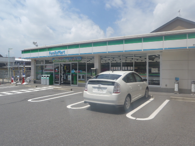 Convenience store. FamilyMart Chayagasaka Station store up to (convenience store) 317m