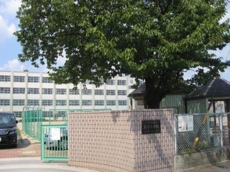 Primary school. 730m to Ueno elementary school