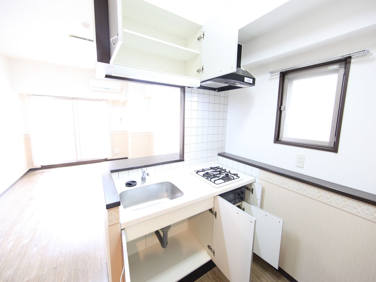 Kitchen. System kitchen (gas stove 2-neck ・ With grill)