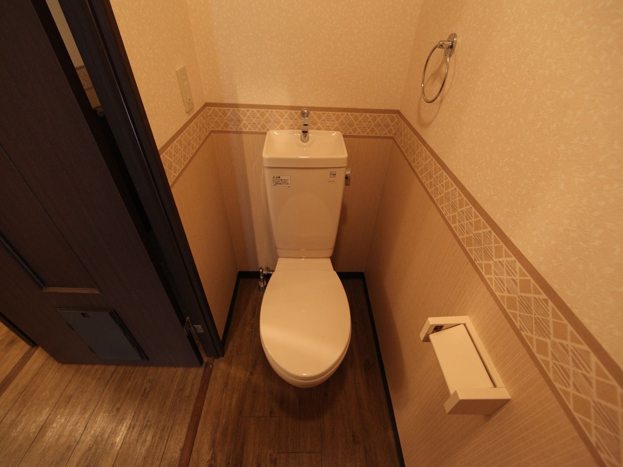 Toilet. Warm water washing toilet seat mounting Allowed toilet With shelf