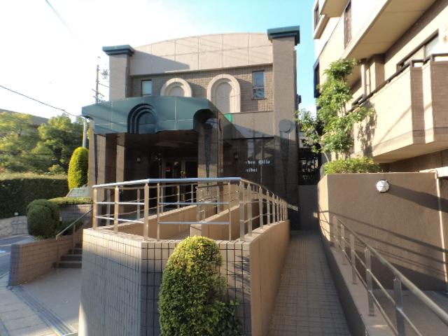 Entrance. Common areas