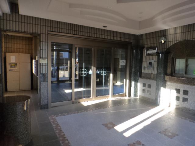 Entrance. Common areas